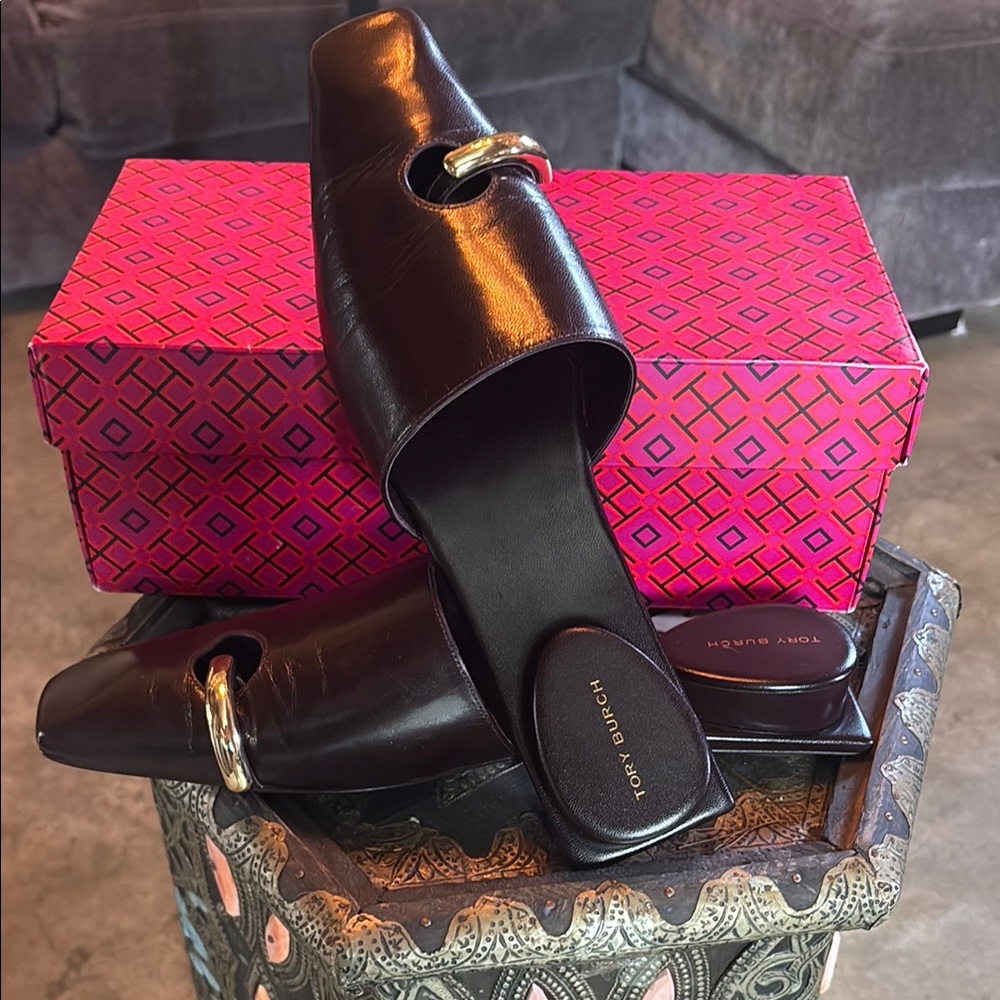 Tory Burch Black Leather Mules Sleek Design